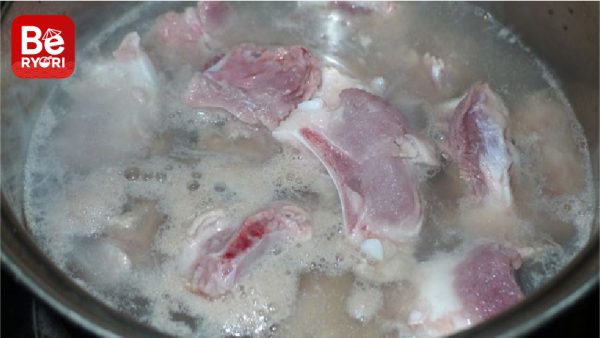 酸っぱい豚カルビスープ
