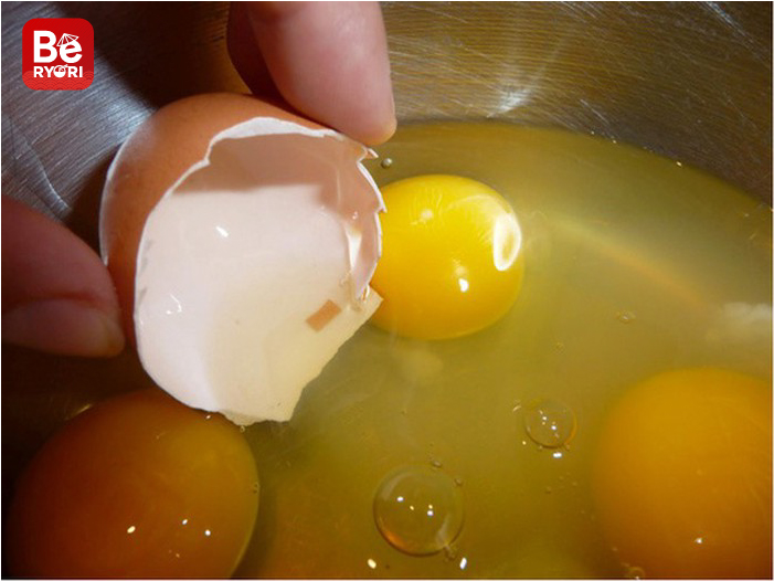 卵の殻を取るコツ1