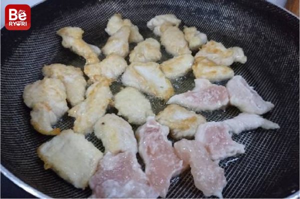 ニンニク、魚醤油と揚げ鶏むね肉の煮込み2