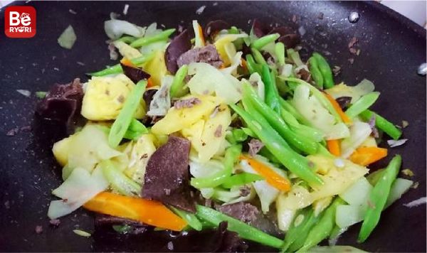 牛肉とミックス野菜の炒め物-06